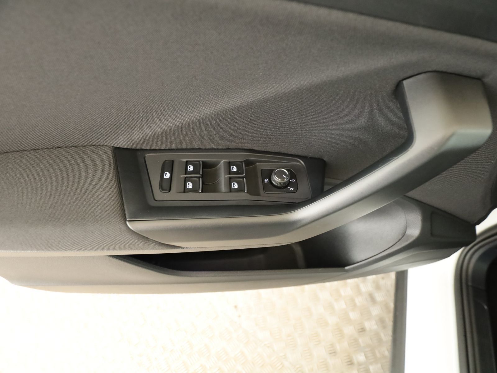 Volkswagen T-Roc 2.0 TDI Style - Samsaru's Car Outlet