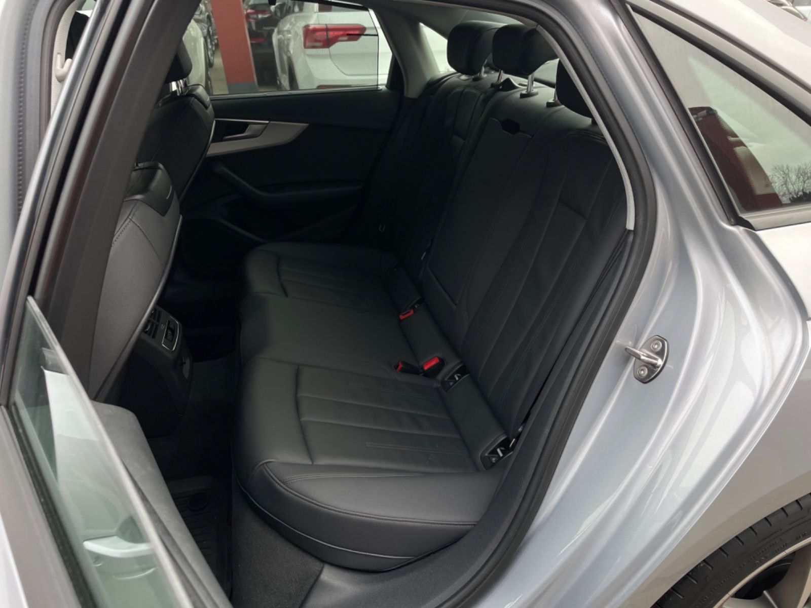 Audi A4 Lim. 40 TDI quattro advanced
