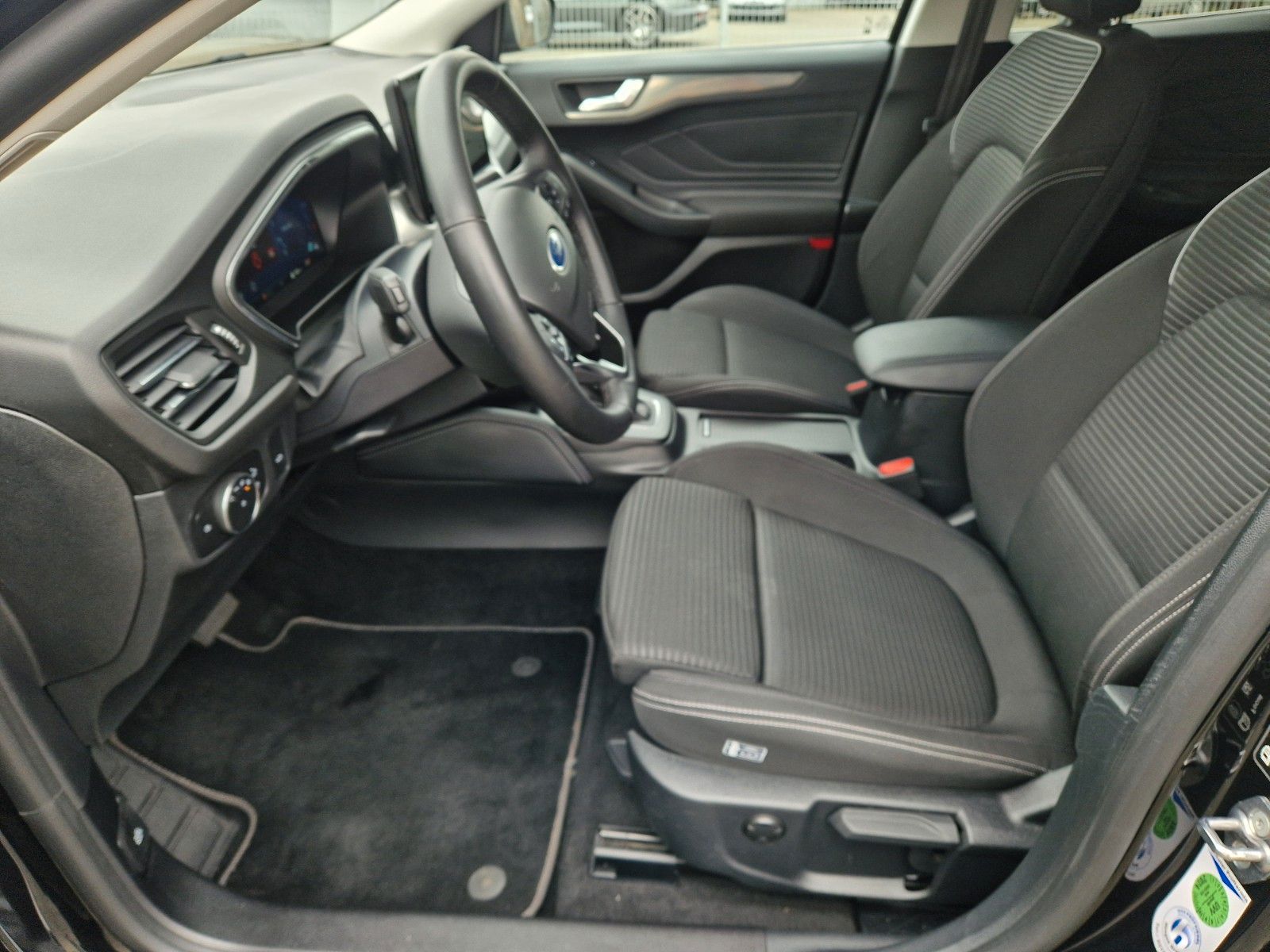 Ford Focus Tun.Titanium 1.Hd Aut. LED AHK NAVI Rf ACC