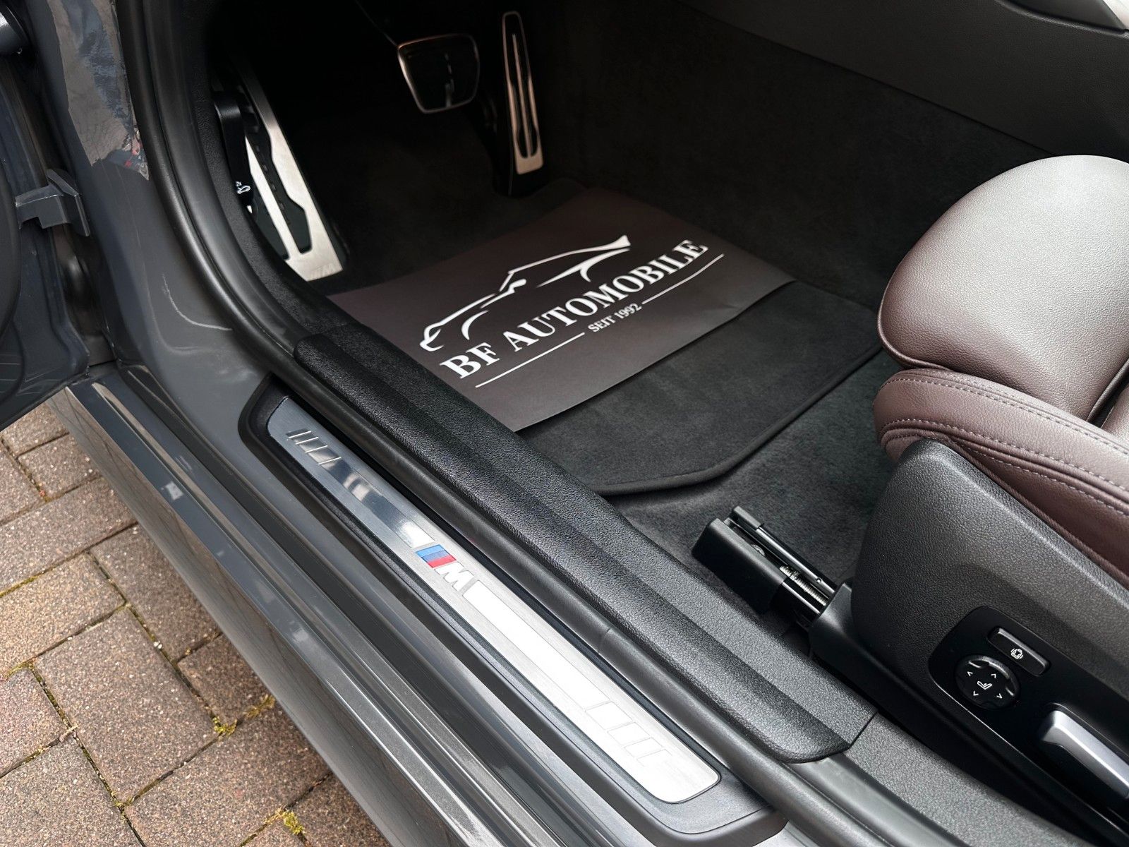 BMW 330d xDrive M Sport PANO*AHK*StandH*H&K*AdapLED
