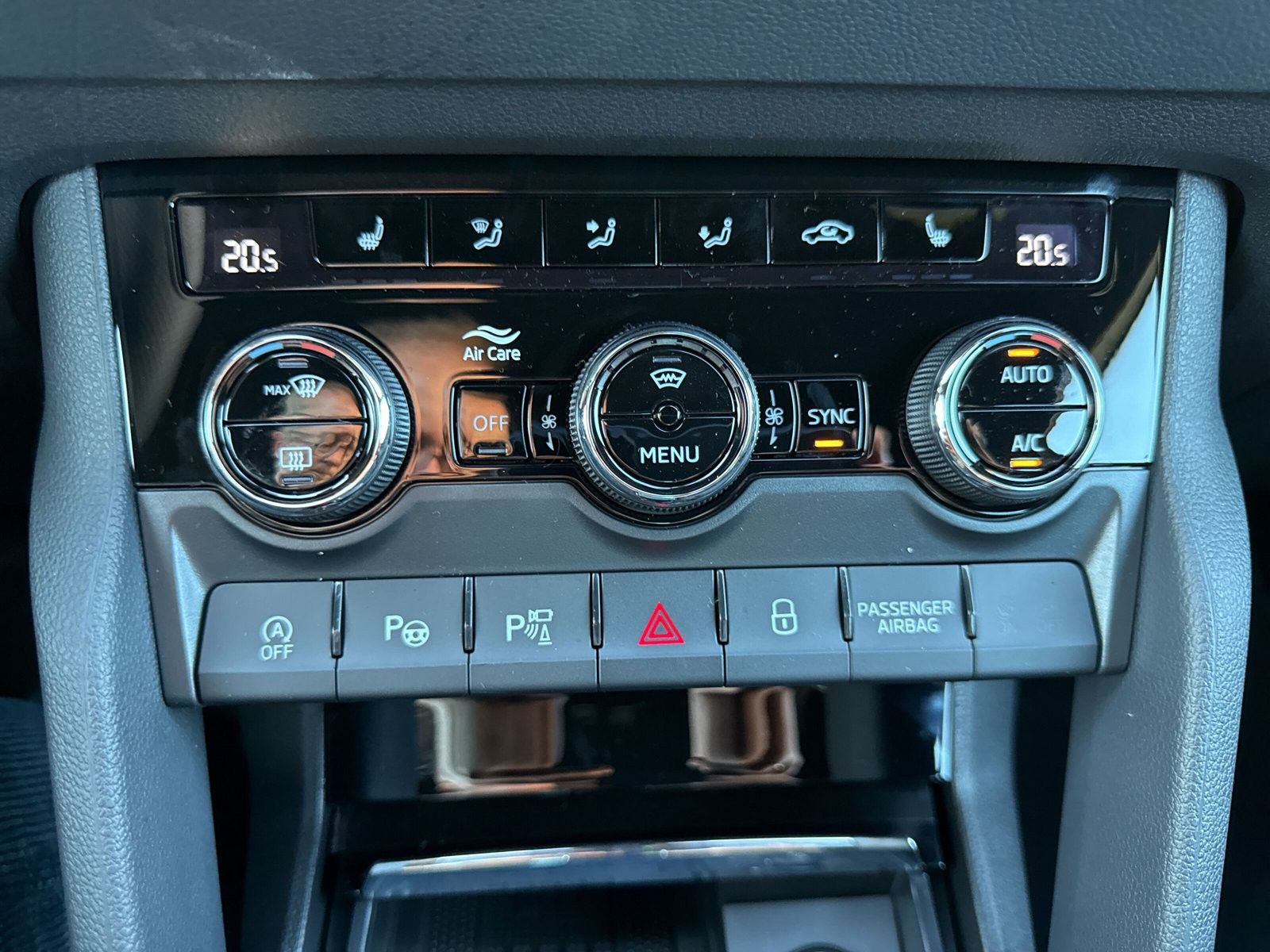 Skoda Karoq Sportline 4x4TDI AHK LED Matrix Gar. 360 G
