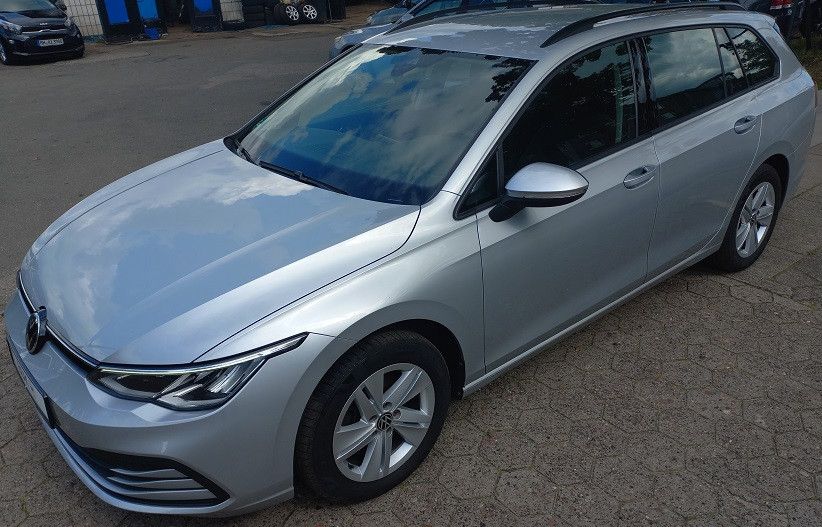 Volkswagen Golf VIII 2.0 TDi Life - Samsaru's Car Outlet