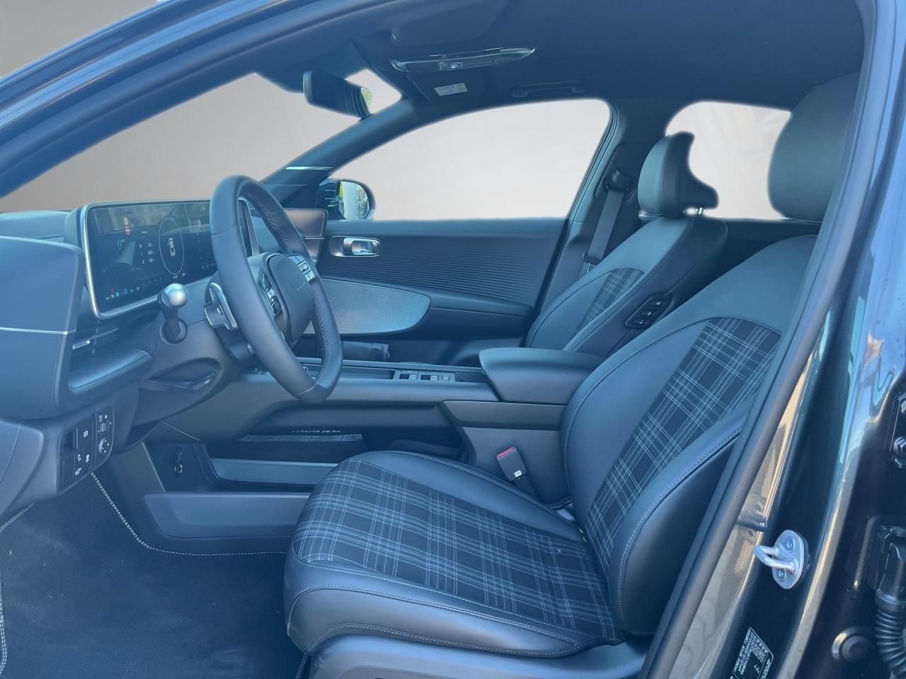 Hyundai IONIQ 6 4WD 77,4kWh First Edition Wärmepumpe Hea