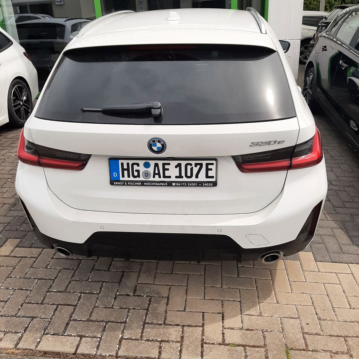 BMW 330e M-Sport - Samsaru's Car Outlet