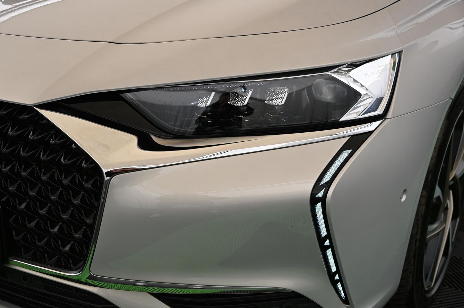 DS Automobiles DS9 1.6 E-Tense 250 RIVOLI+ UVP 68.000 EUR