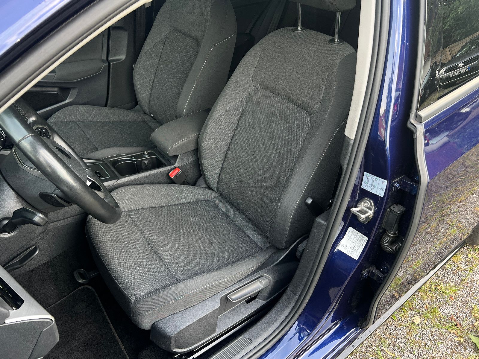 Volkswagen Golf VIII R-Line - Samsaru's Car Outlet