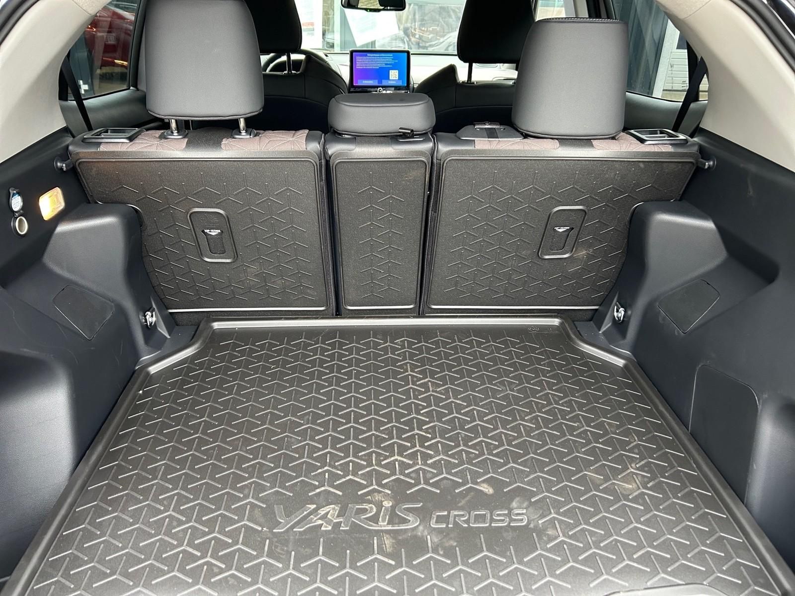 Toyota Yaris Cross + Advanced Technik- Safety Paket + J