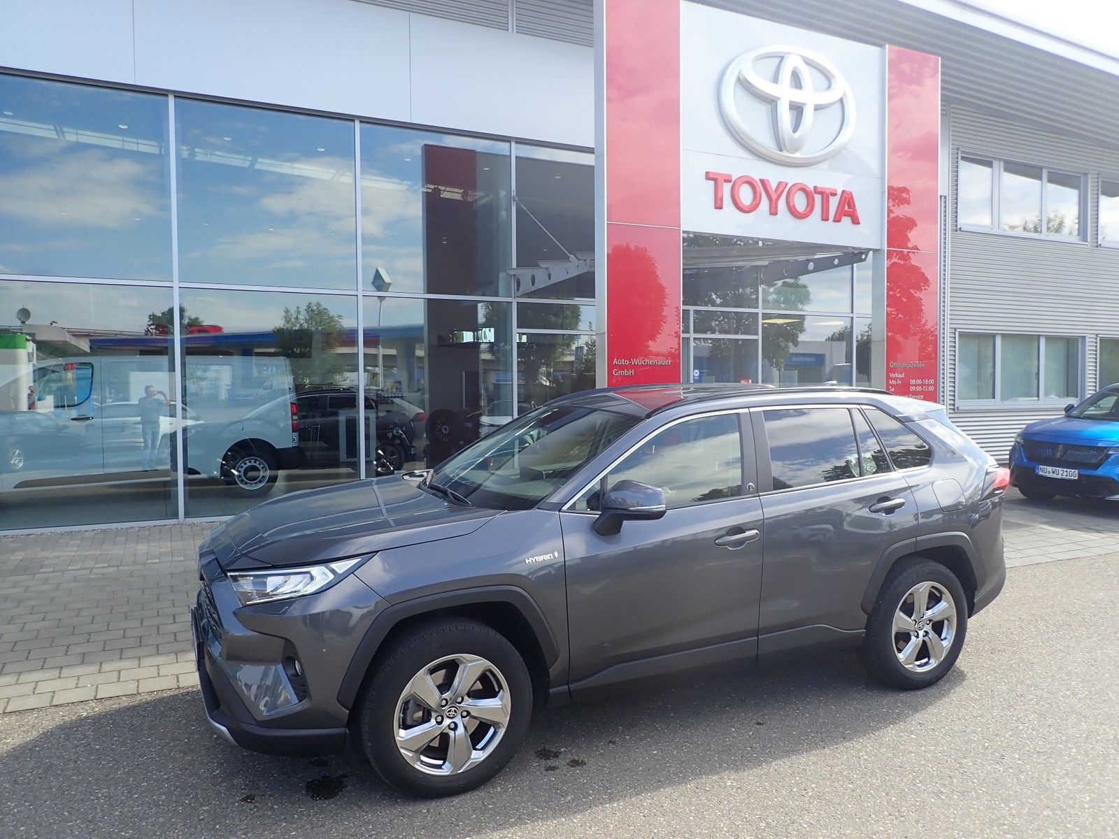 Toyota RAV 4 Hybrid 4x2 Team - Samsaru's Car Outlet