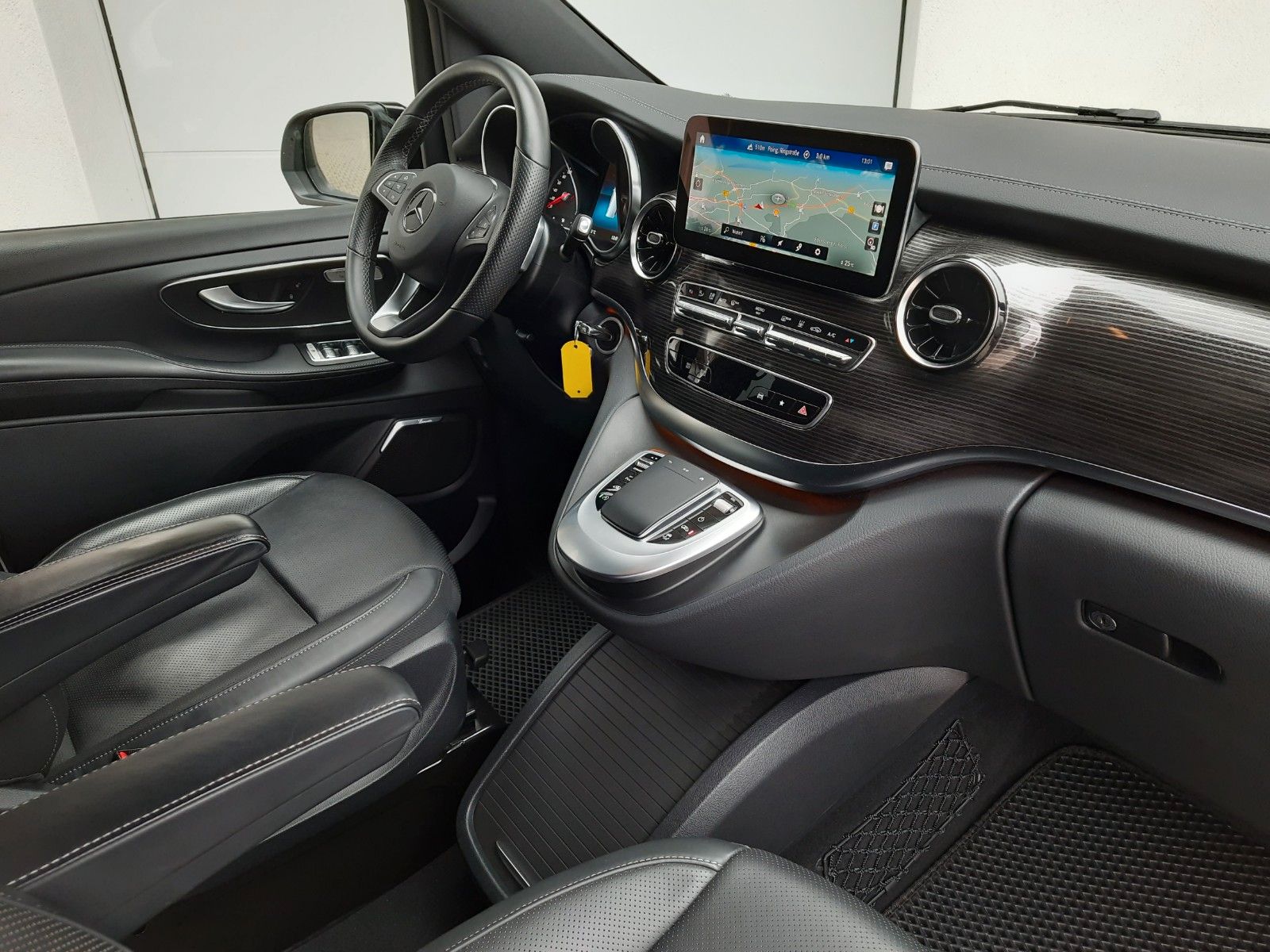 Mercedes-Benz V300d 4Matic AMG Packet - Samsaru's Car Outlet