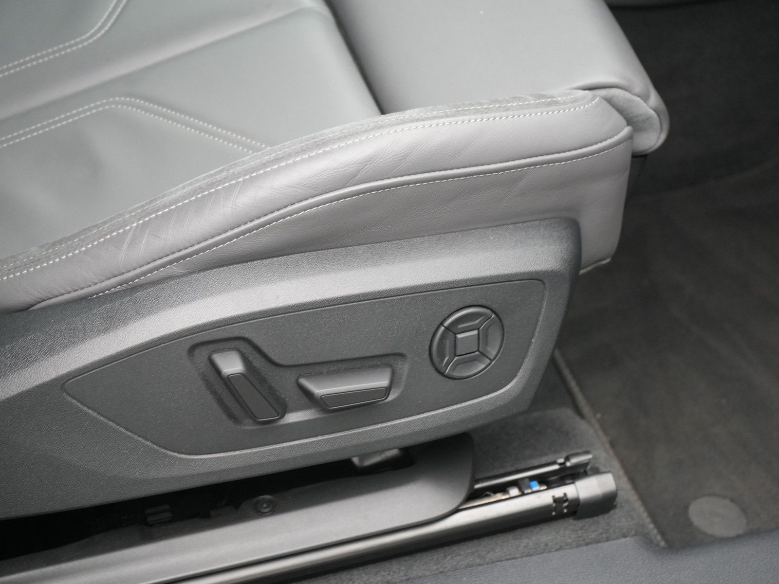 Audi Q3 quattro S line - Samsaru's Car Outlet