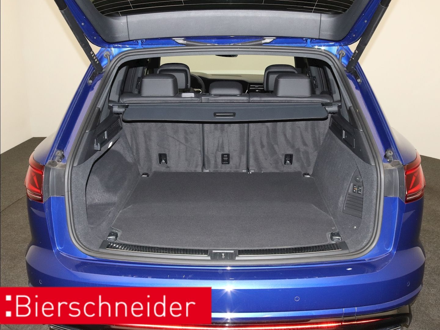 Volkswagen Touareg 3.0 TDI R-Line - Samsaru's Car Outlet