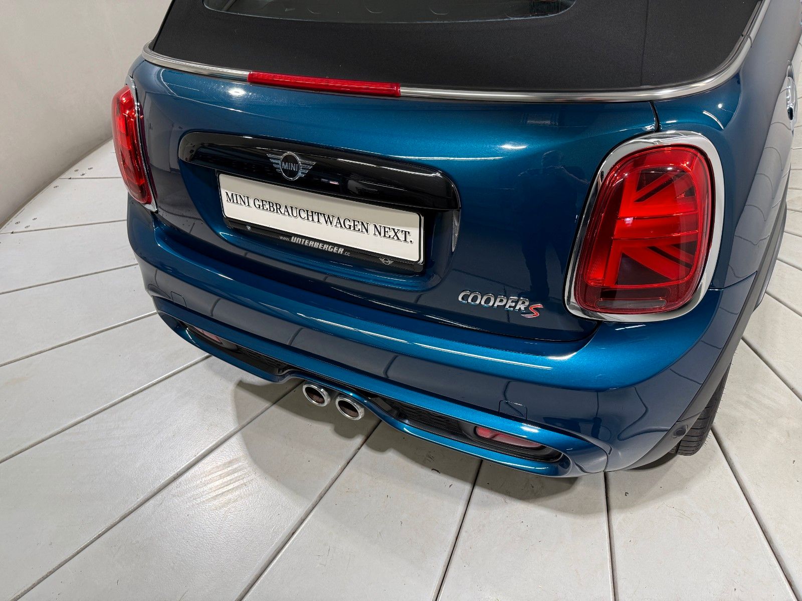 MINI Cooper S Cabrio Sidewalk - Samsaru's Car Outlet