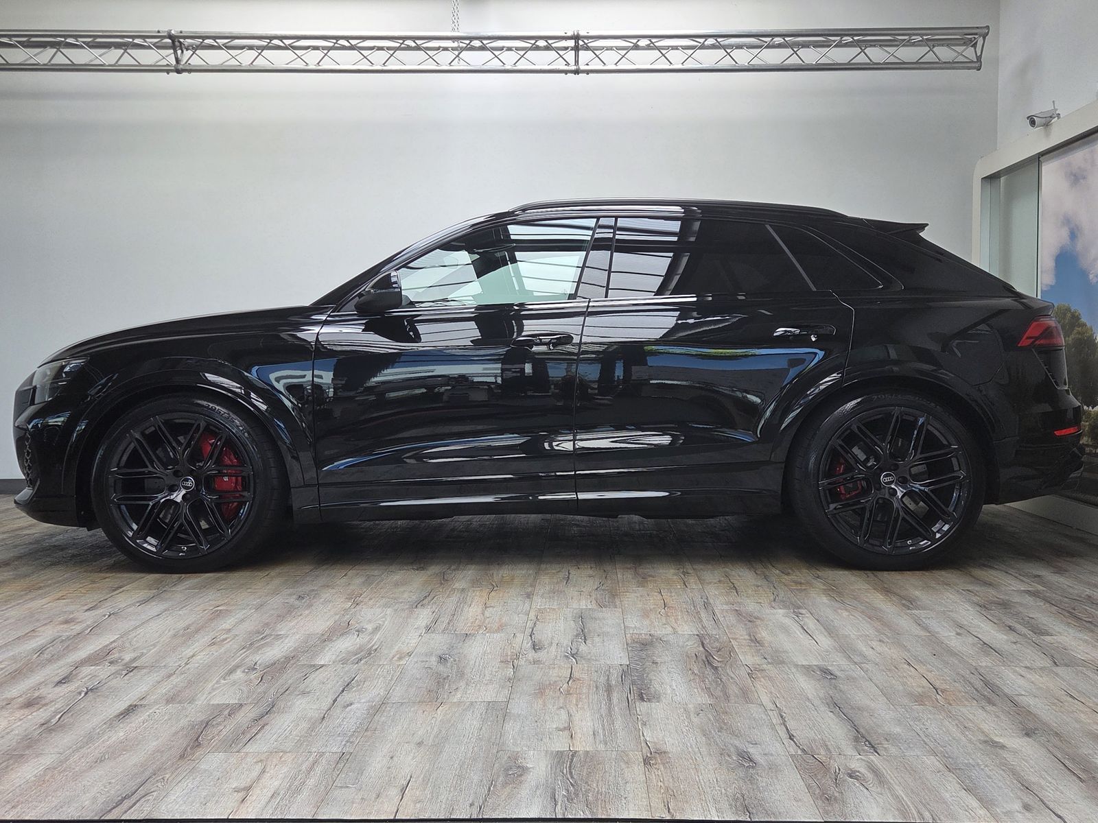 Audi RSQ8 Sportabgas AHK Standhzg. Black+ RS-Design