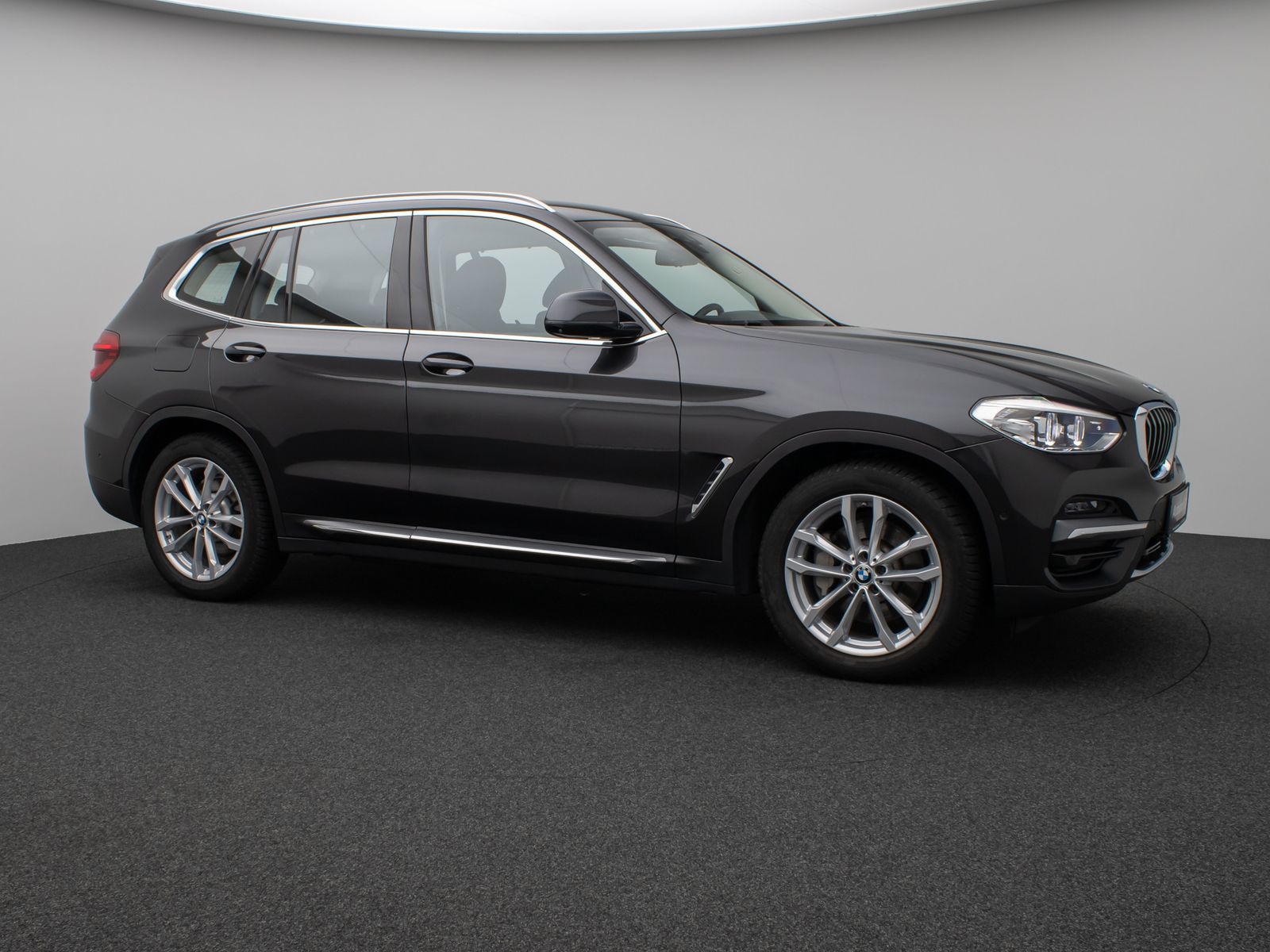 BMW X3 xD30d LuxuryLine - Samsaru's Car Outlet