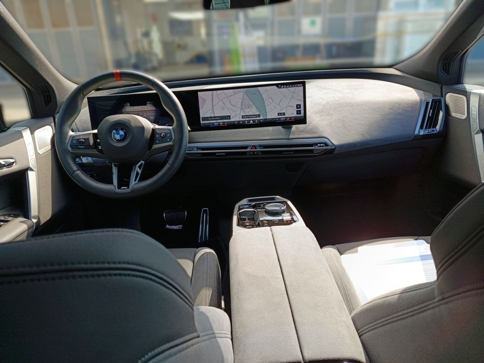 BMW iX M70 xDrive+M SPORT+ICONIC+SKY LOUNGE+DR.ASS.P
