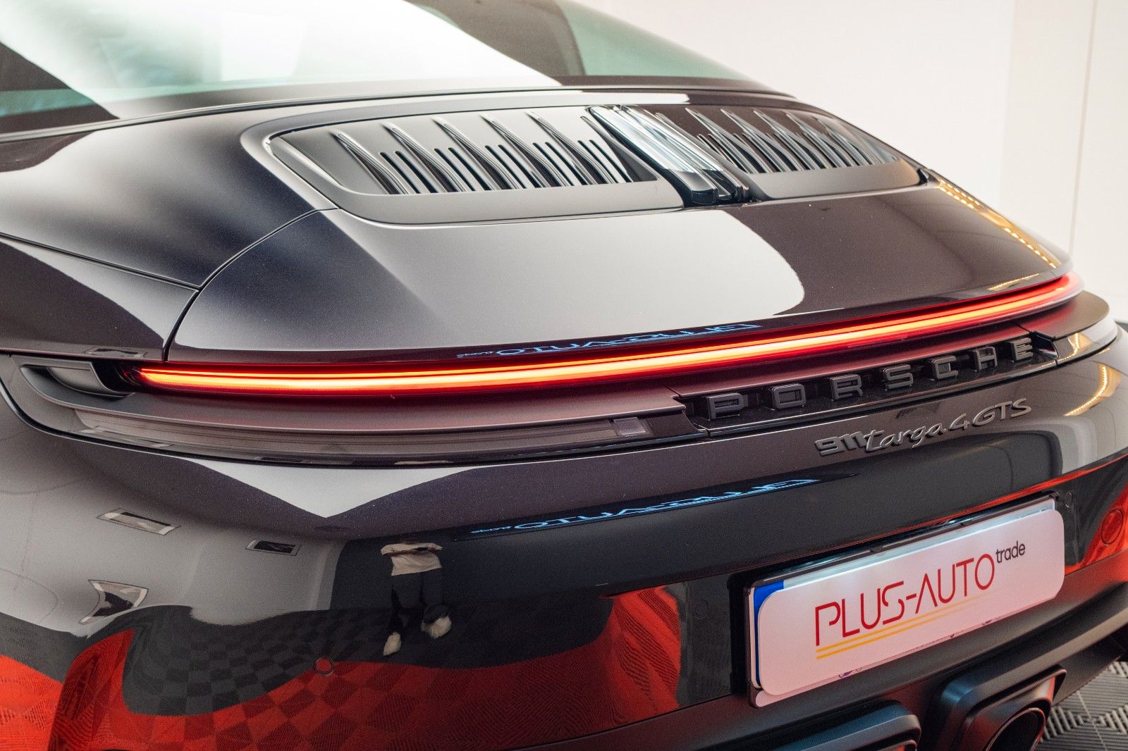 Porsche 911 Targa 4 GTS T-Hybrid