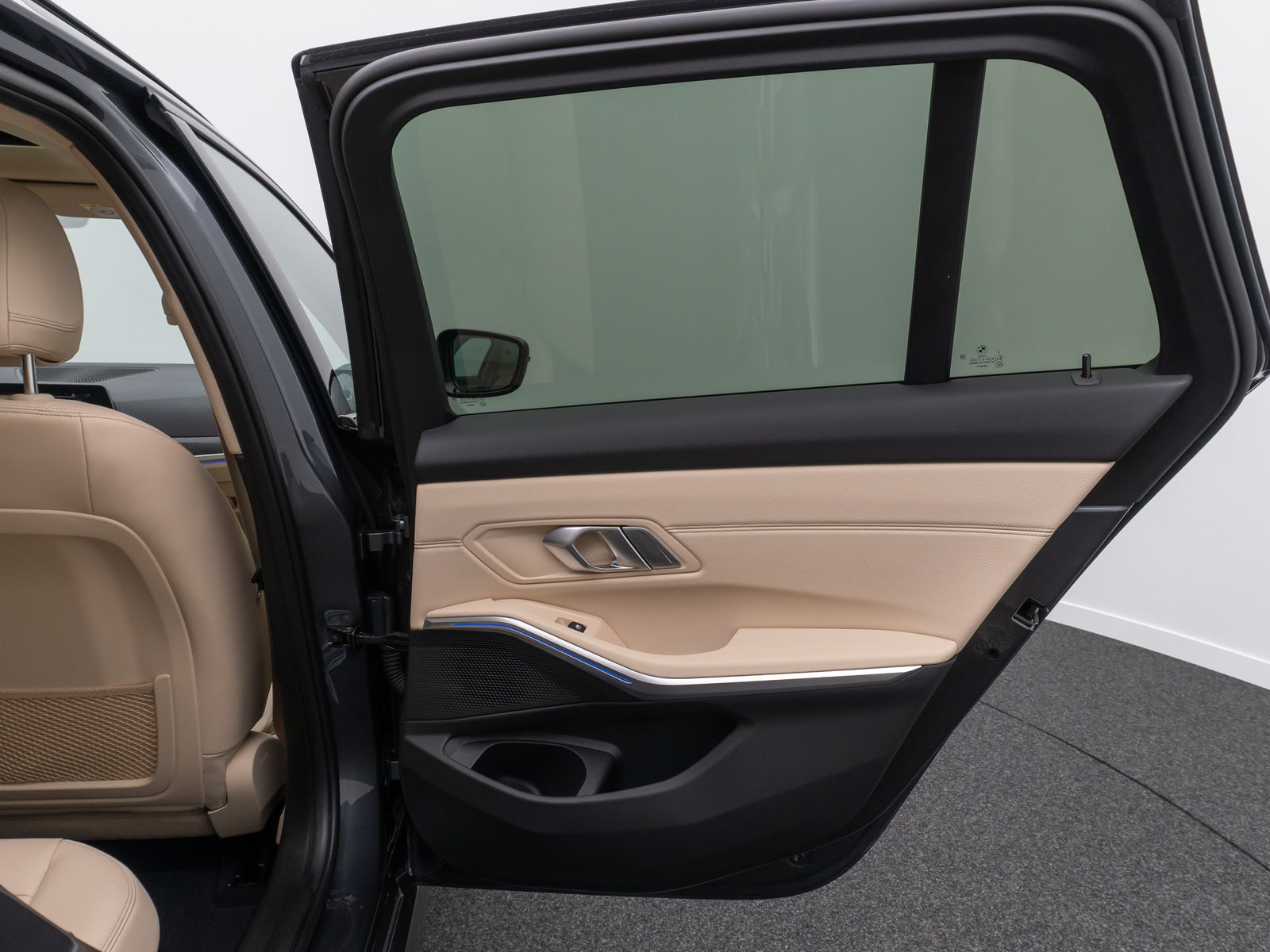 BMW 320d Luxury Line - Samsaru's Car Outlet