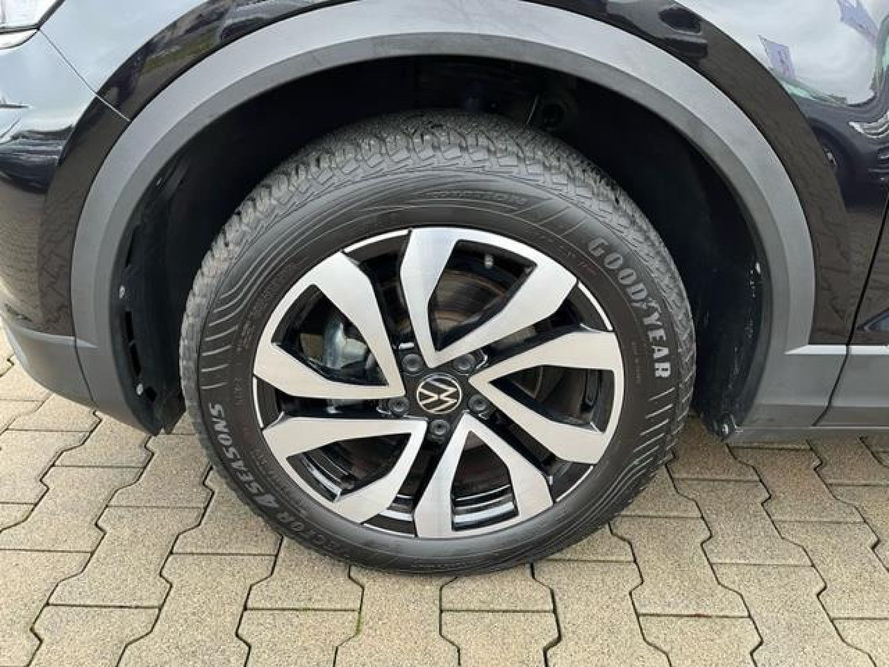 Volkswagen T-Roc Active 1.5 TSI - Samsaru's Car Outlet