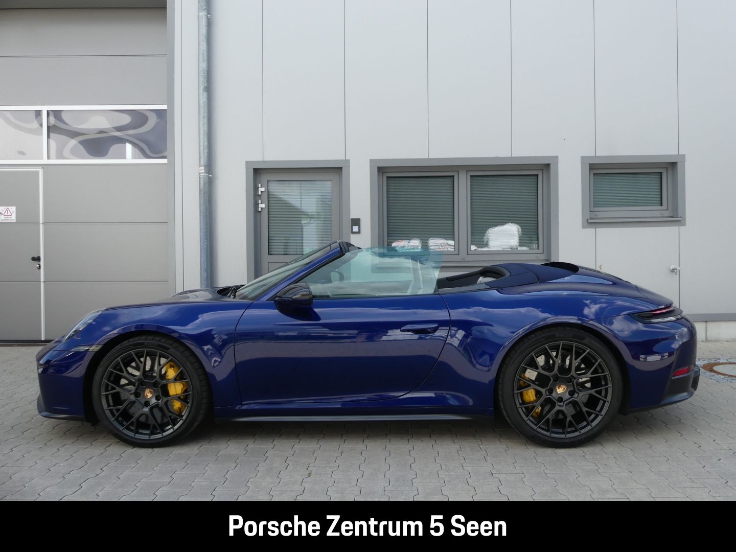 Porsche 992 II Carrera 4 GTS Cabriolet - Samsaru's Car Outlet