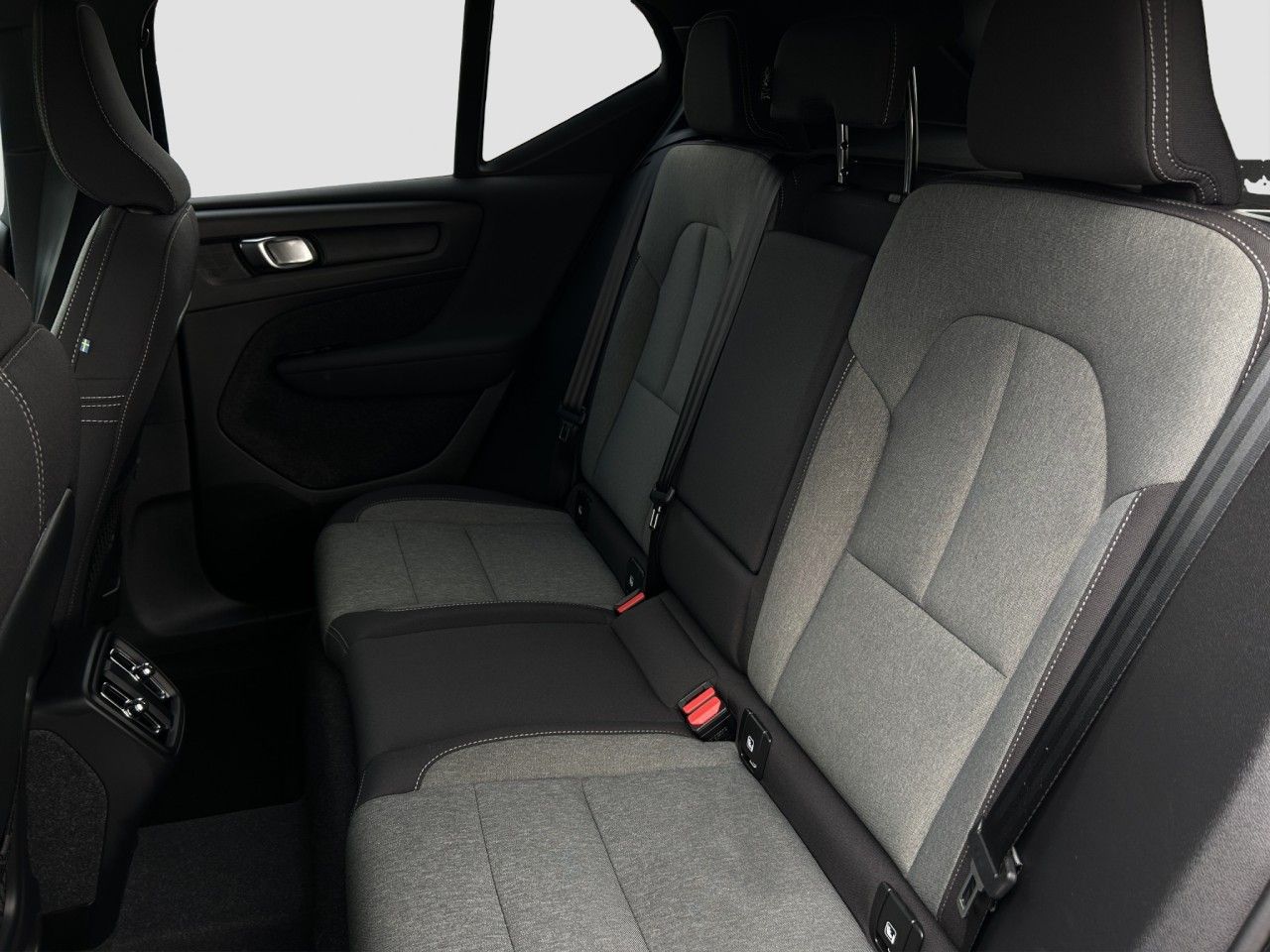 Volvo XC40 B4 Core/Navi/LED/AHK/Standhz/Kam/BLIS/el.HK