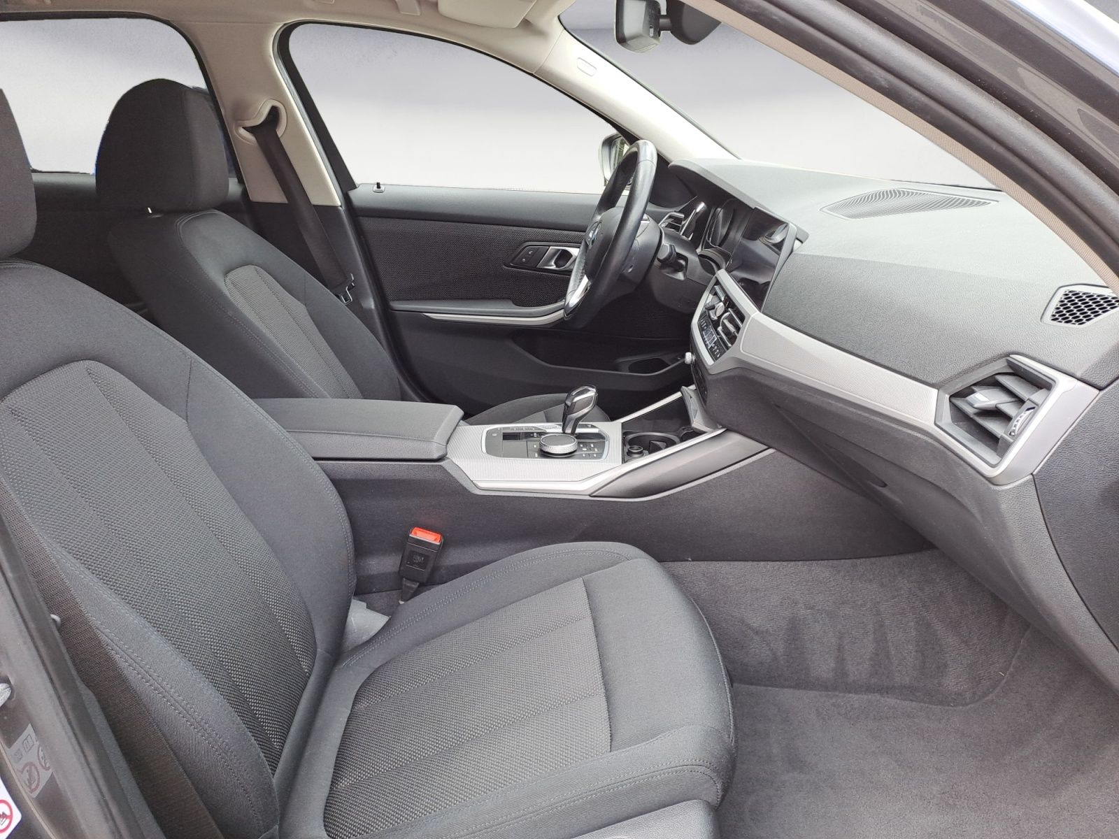 BMW 320d Touring Advantage - Samsaru's Car Outlet