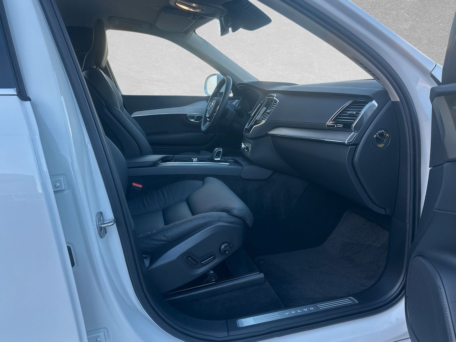 Volvo XC90 B5 AWD Mild-Hybrid Plus Bright 7-Sitzer AHK