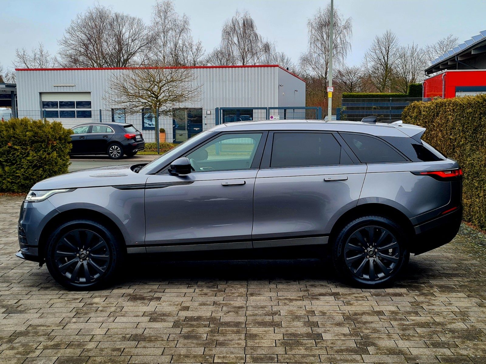 Range Rover Velar D300 R-Dynamic SE - Samsaru's Car Outlet