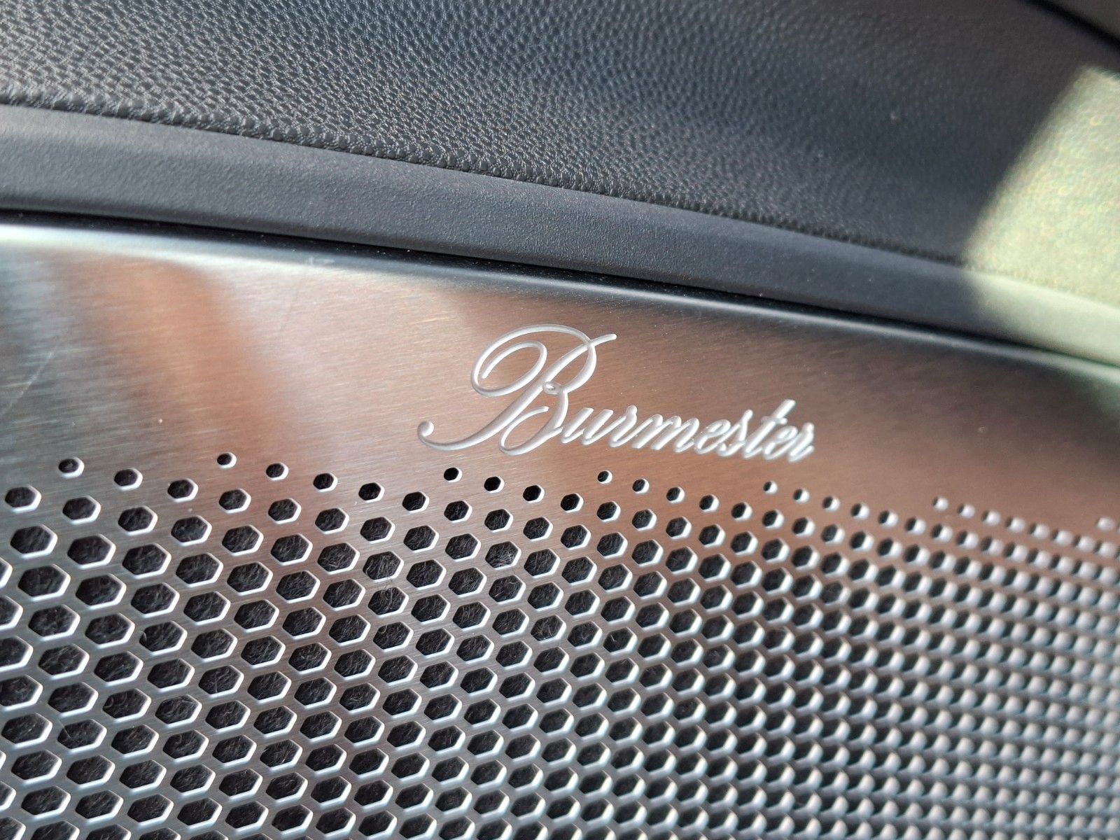 Porsche Macan E Turbo Burmester Sitzlüftung  HA-Lenkung