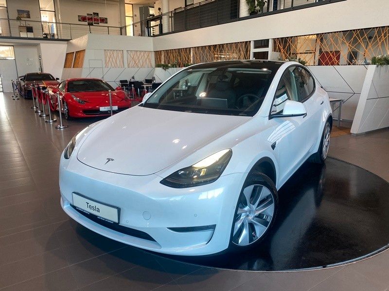 Tesla Model Y AWD Long Range Dual Motor Panorama LED