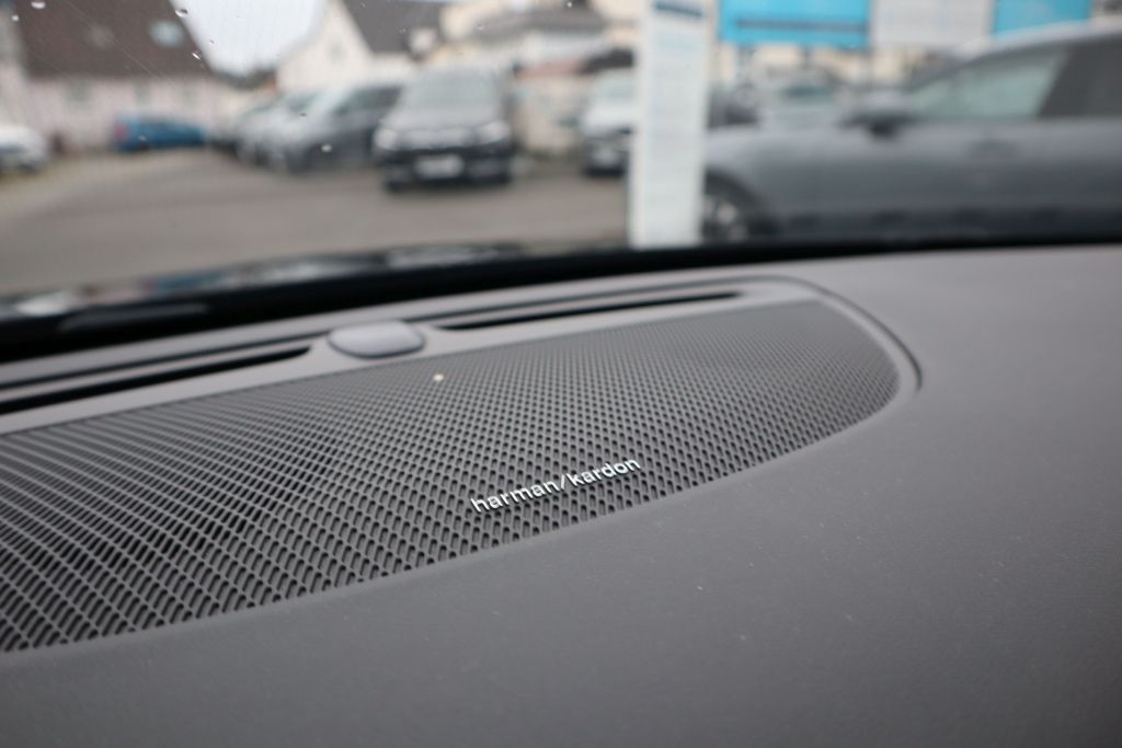 Volvo V60 T8 AWD Recharge Plus Dark|AHK|PANO|NAVI|SHZ