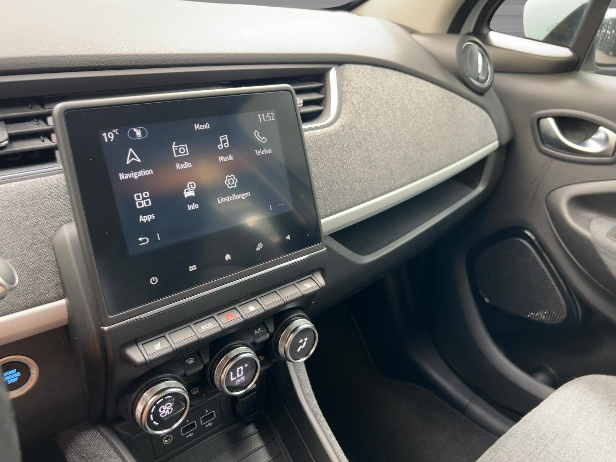 Renault ZOE EXPERIENCE R135 50kWh - Samsaru's Car Outlet