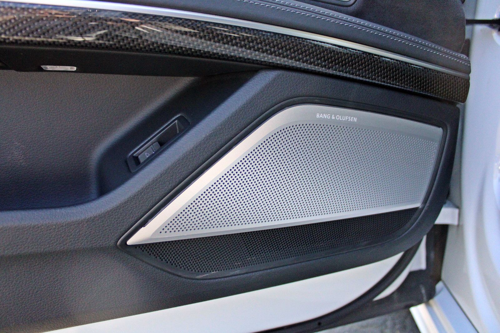 Audi A8 60TFSI quattro S LINE BLACK - Samsaru's Car Outlet