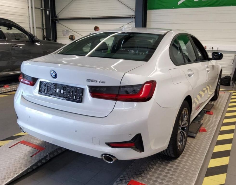 BMW 320e Aut. Advantage - Samsaru's Car Outlet