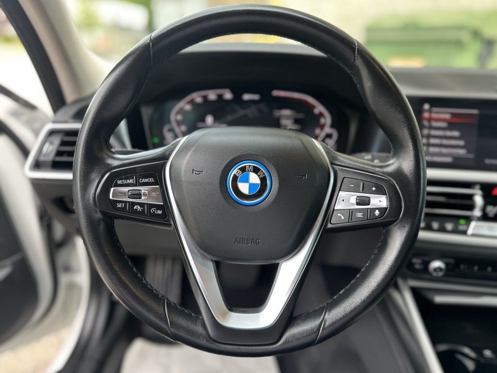 BMW 330 e Touring Aut Advantage - Samsaru's Car Outlet