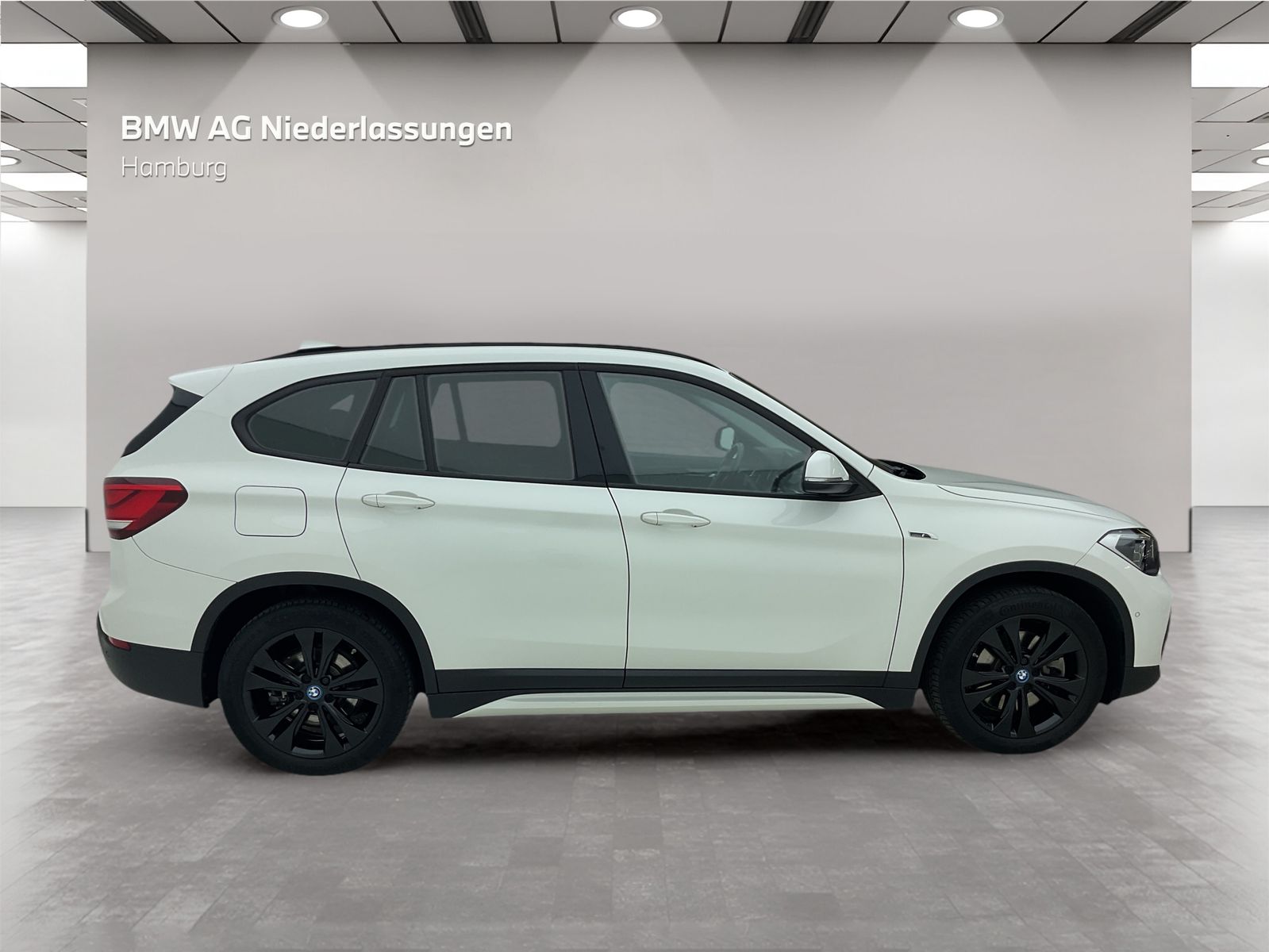 BMW X1 xDrive25e Sport Line - Samsaru's Car Outlet