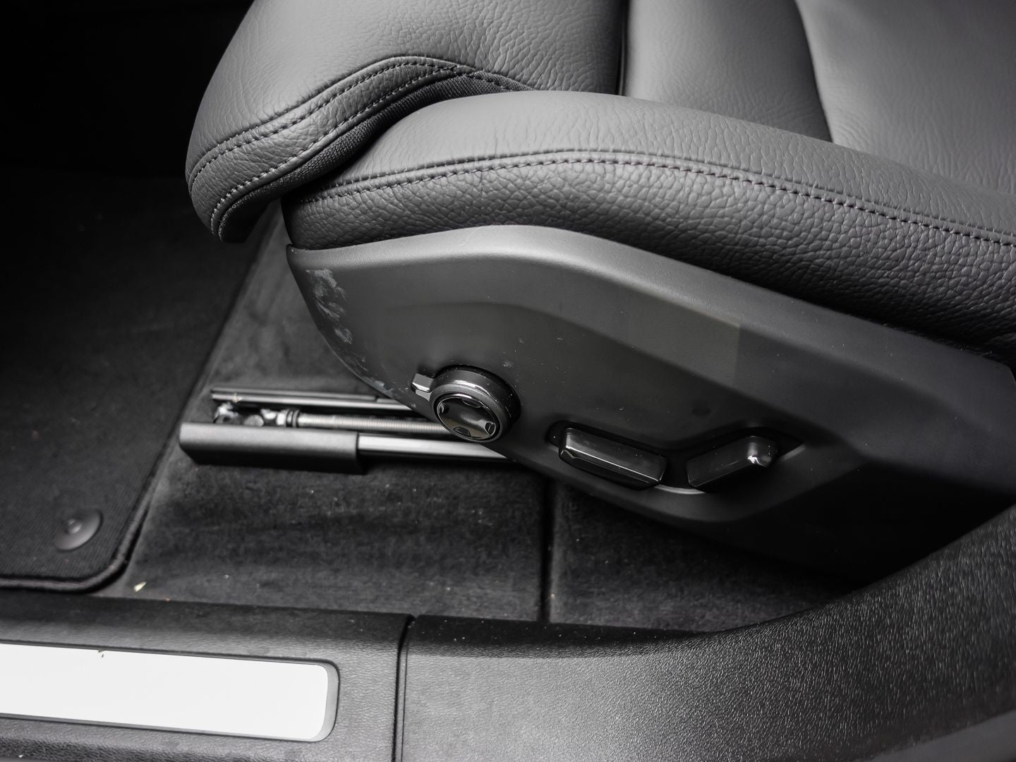 Volvo XC60 B4 Diesel Plus Bright - Samsaru's Car Outlet