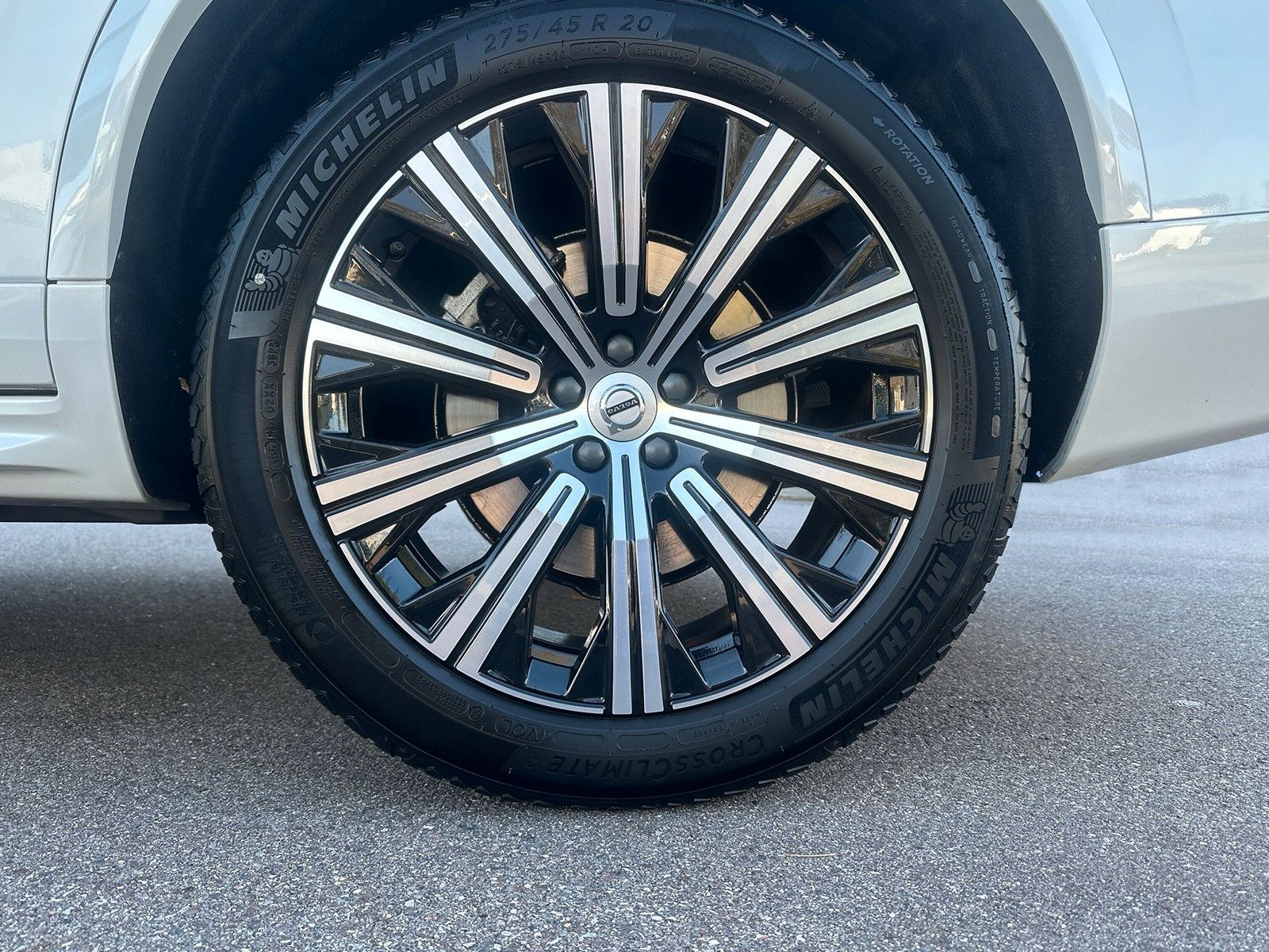 Volvo XC90 B5 AWD Mild-Hybrid Plus Bright 7-Sitzer AHK