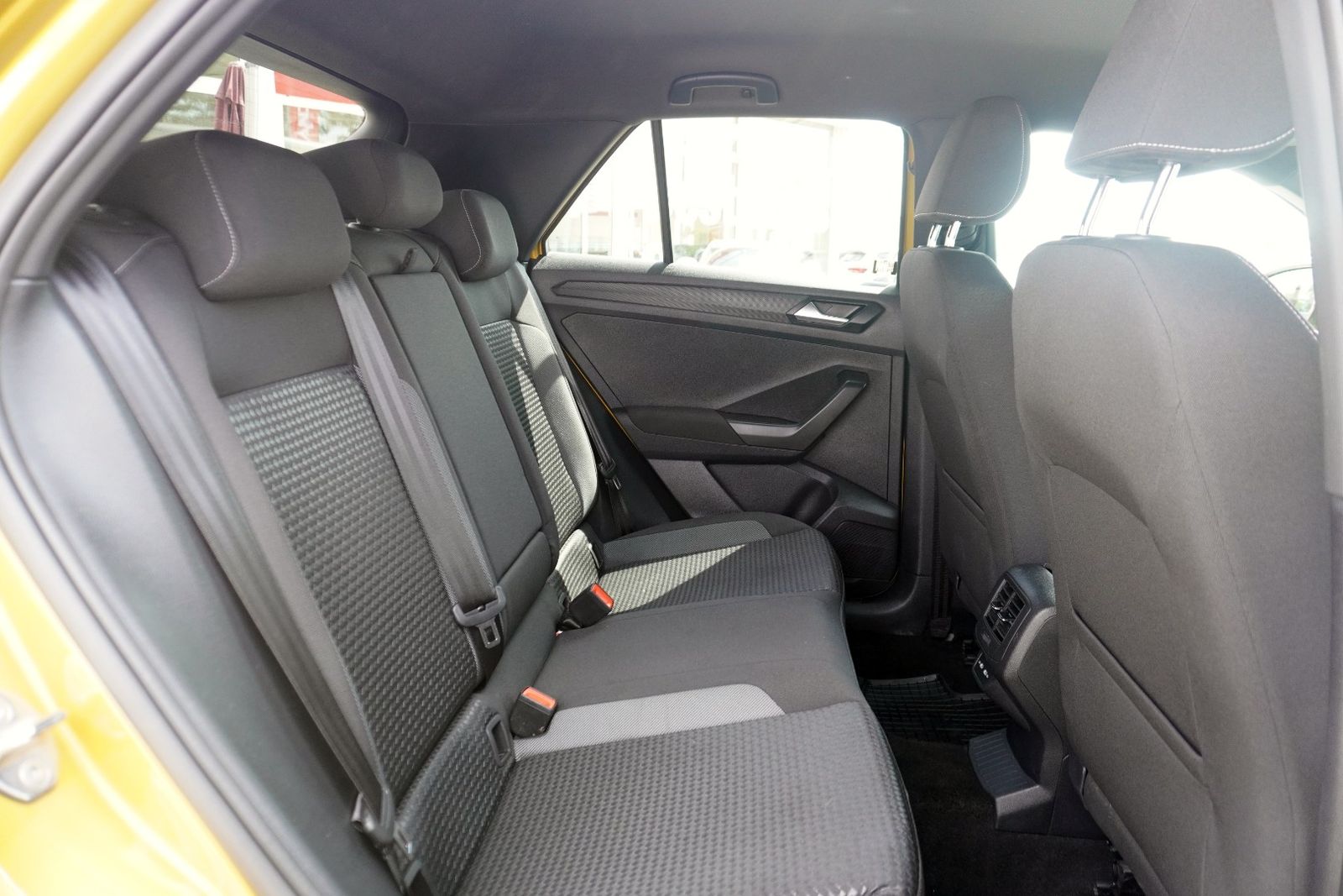 Volkswagen T-Roc 2.0 TDI Active - Samsaru's Car Outlet