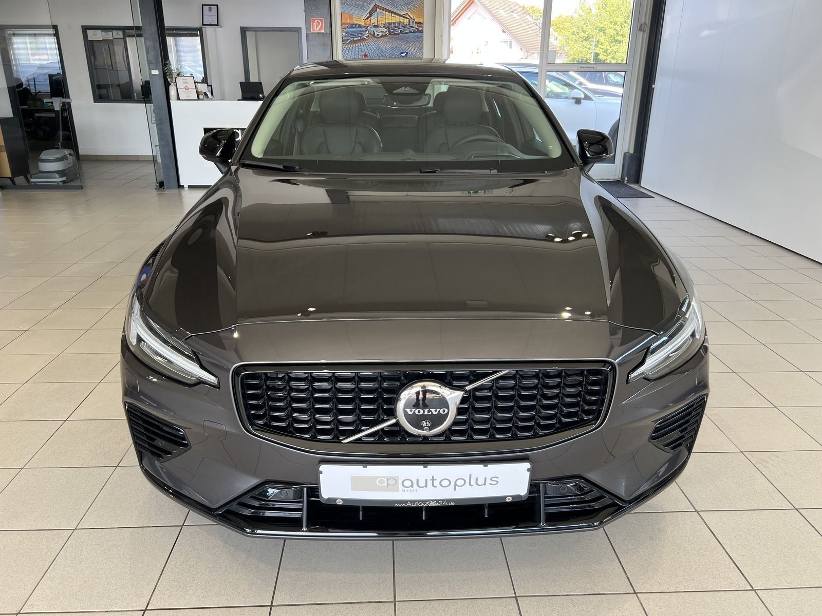 Volvo S60 T8 Ultimate Dark Recharge AWD Massage B&W