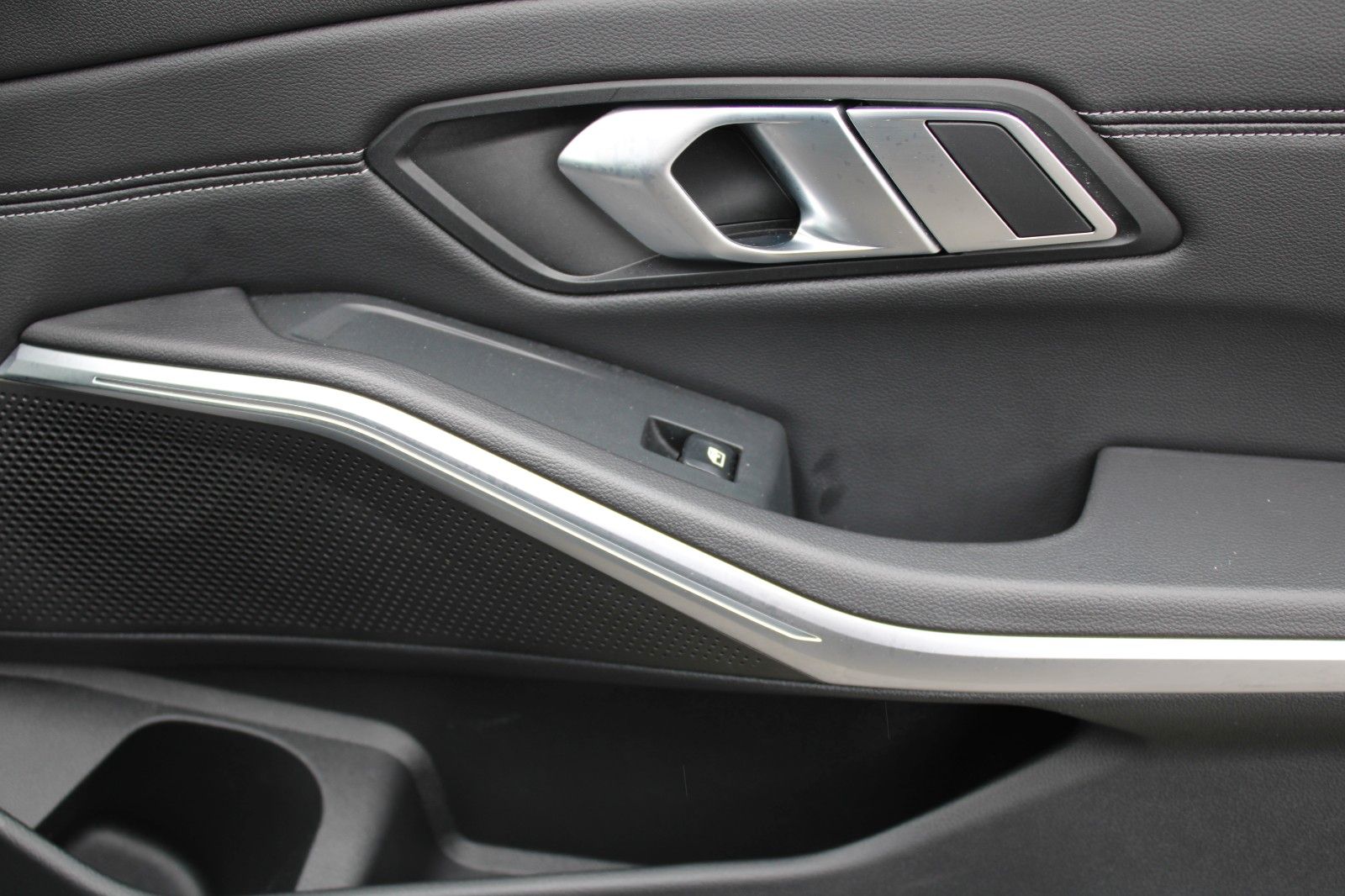 BMW 320 d Sport Line - Samsaru's Car Outlet