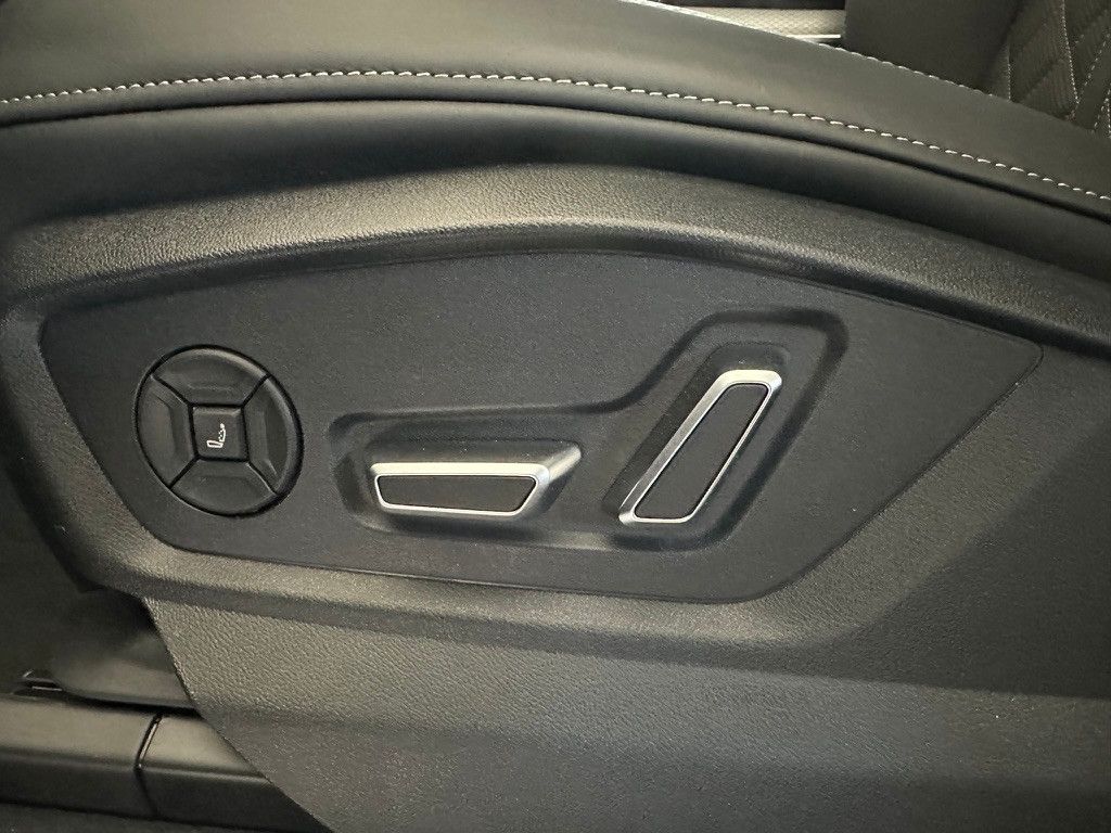 Audi Q8 SUV 55 TFSIe qu. S-line - Samsaru's Car Outlet