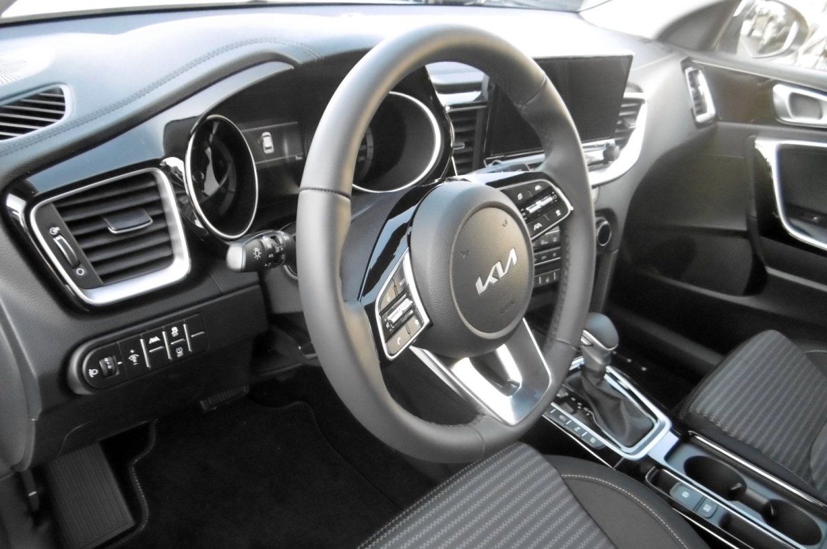 Kia Ceed 1.6 CRDi DCT Vision - Samsaru's Car Outlet