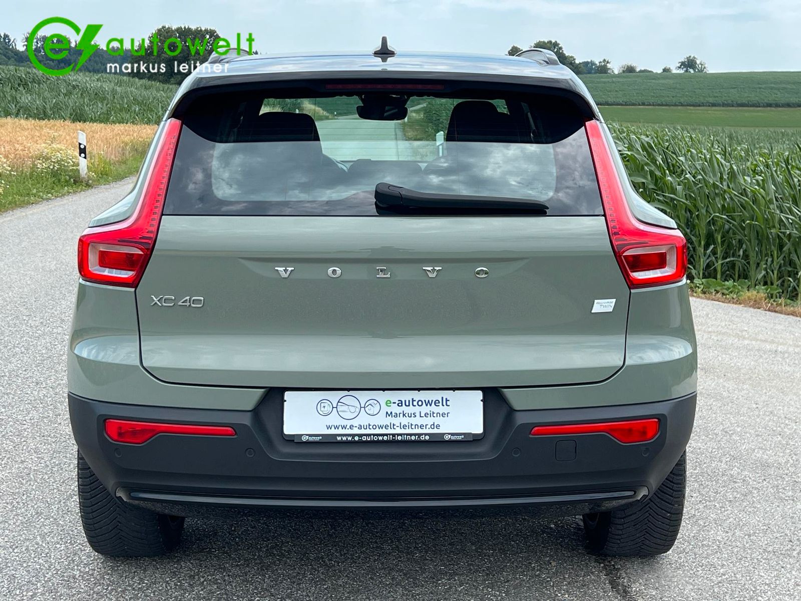 Volvo XC40 Plus Recharge Pure AWD - Samsaru's Car Outlet