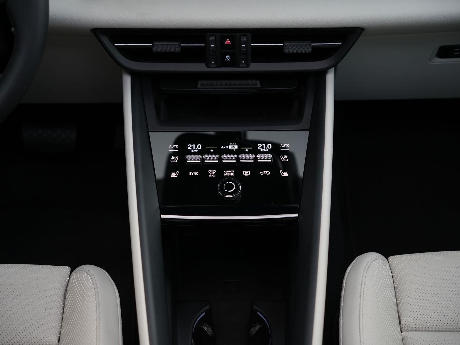 Porsche Macan 4 - Samsaru's Car Outlet