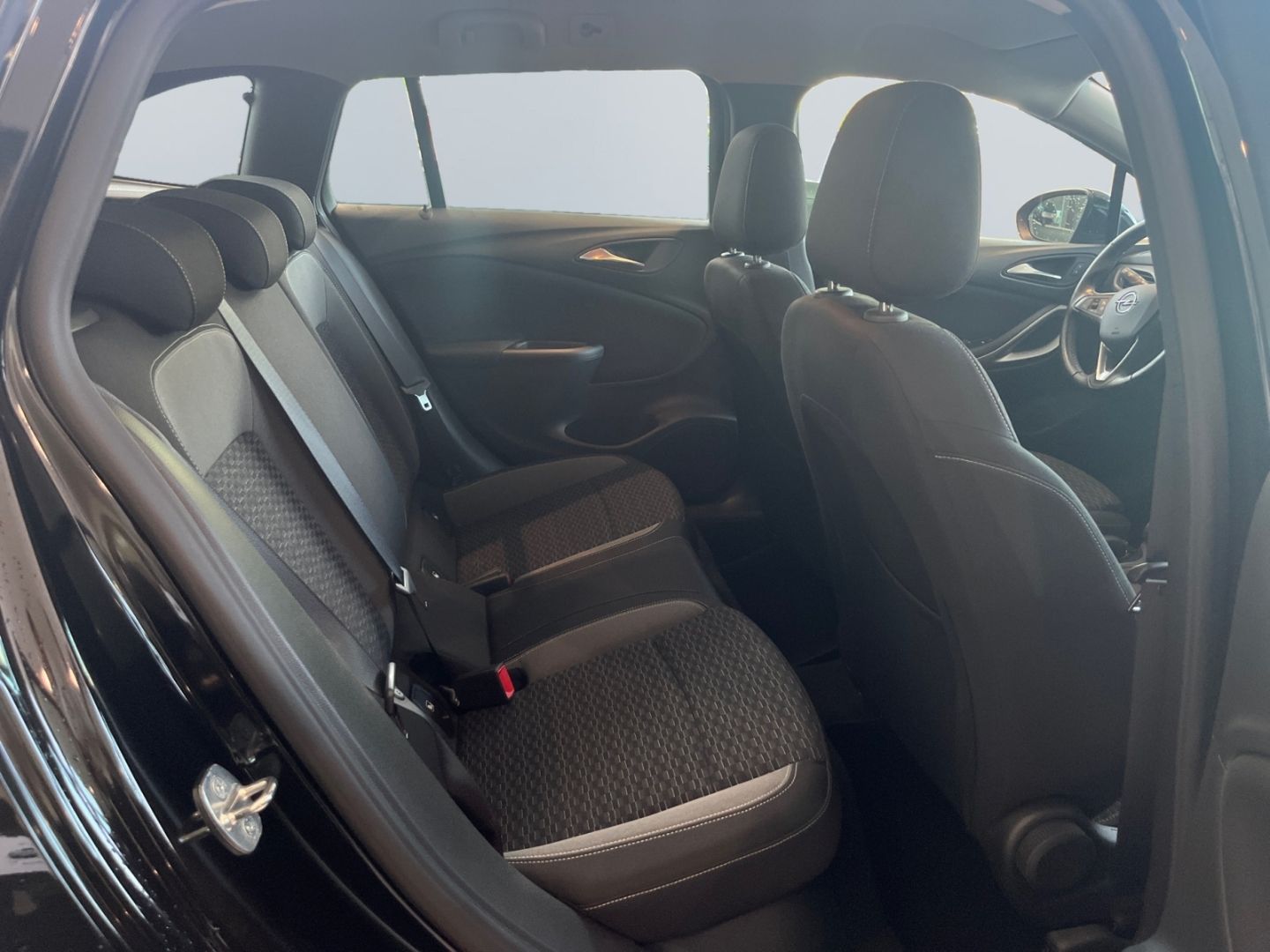 Opel Astra 1.5 D ST Edition - Samsaru's Car Outlet