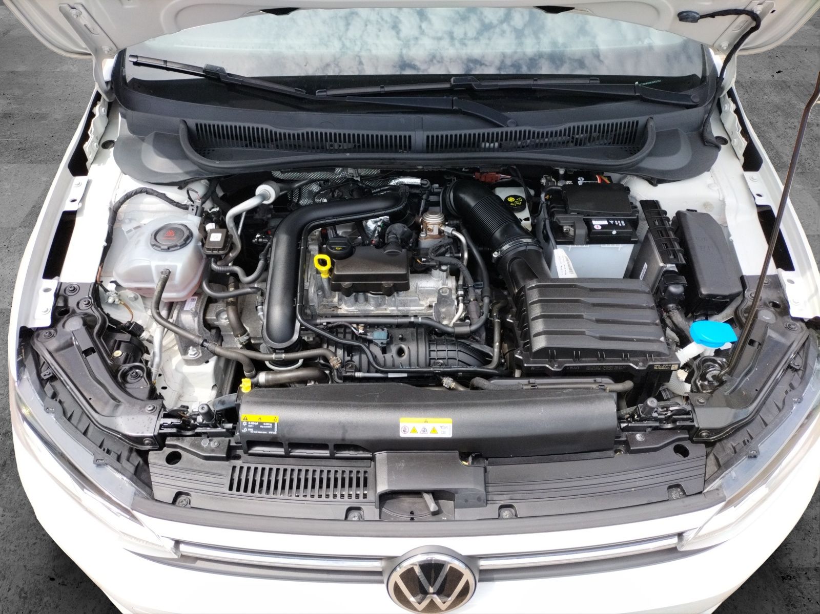 Volkswagen Polo VI Highline TSI DSG - Samsaru's Car Outlet
