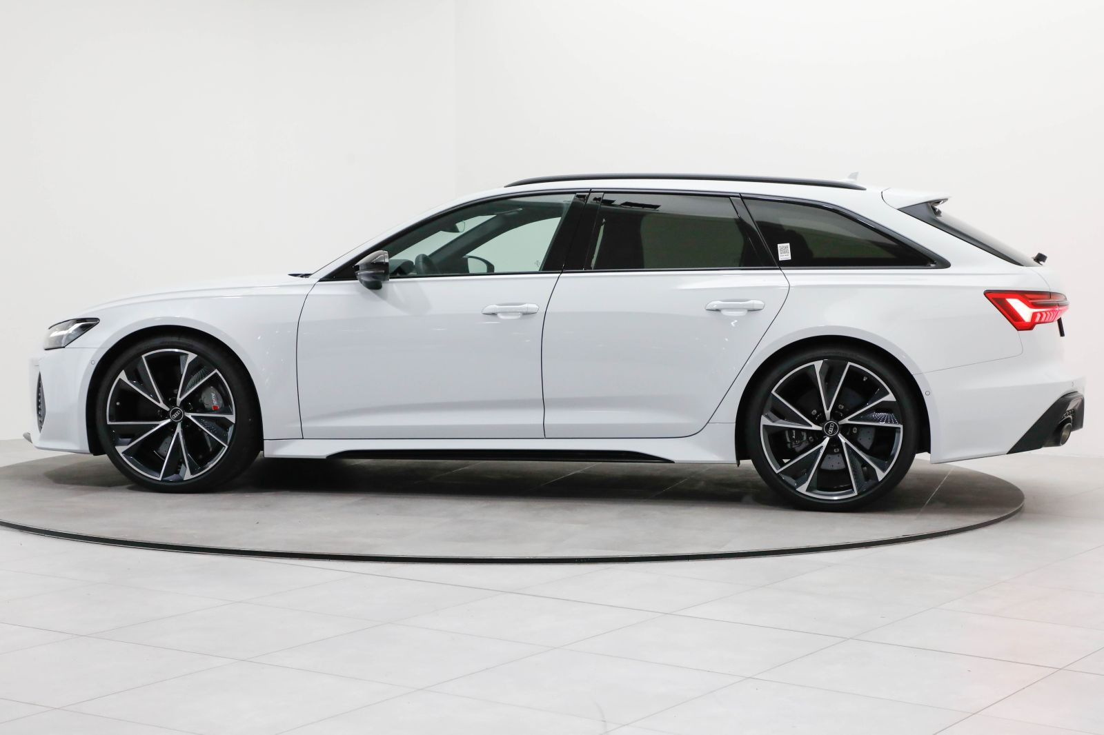 Audi RS 6 Avant AHK Matrix HUD Keramik Pano 305km/h