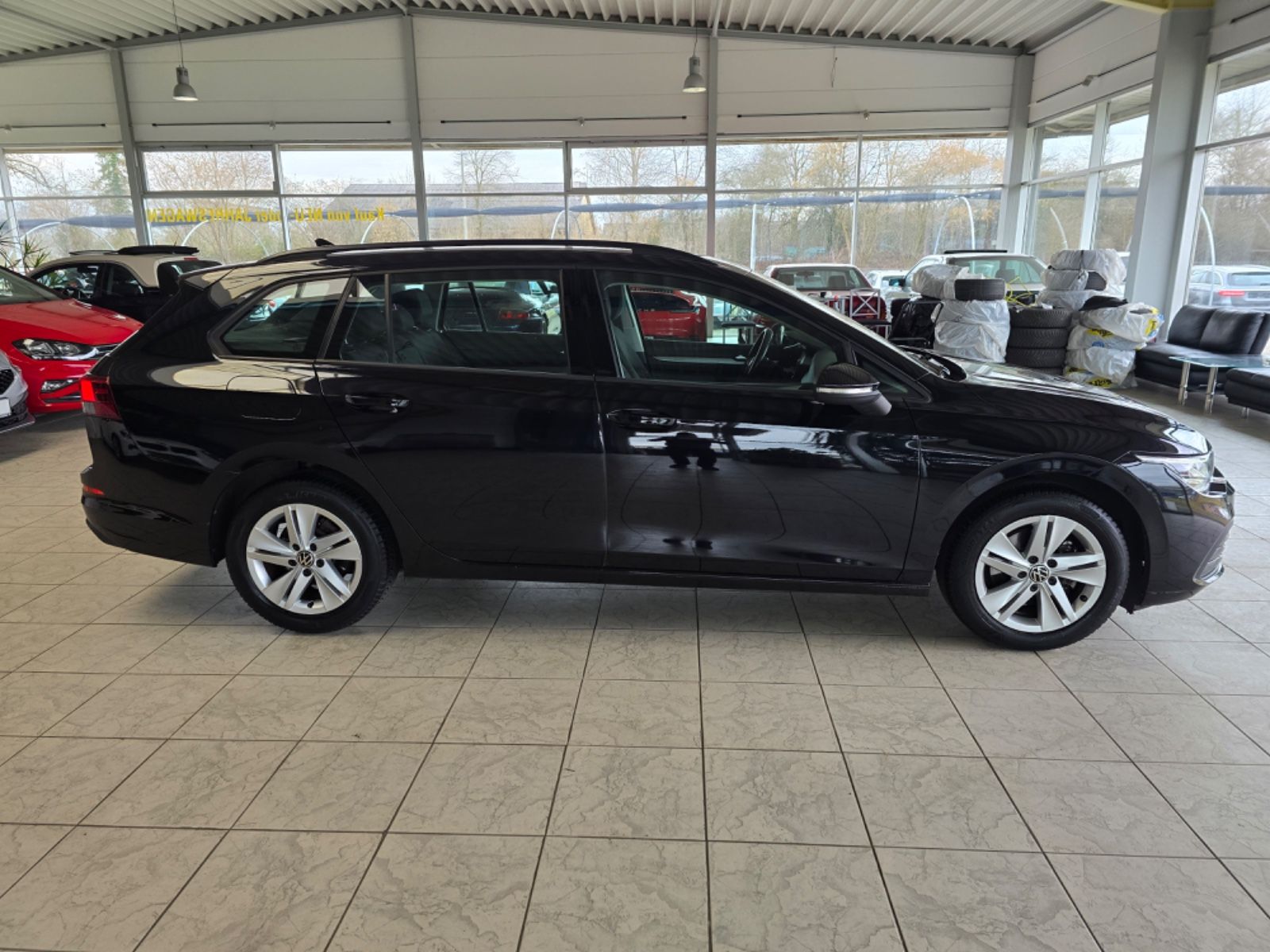 Volkswagen Golf VIII Variant Life eTSI DSG - Samsaru's Car Outlet