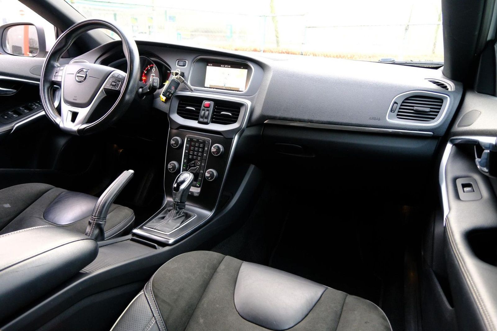 Volvo V40 1.5 T3 Polar+ Sport Aut. Pano|Leder-Alcant|C