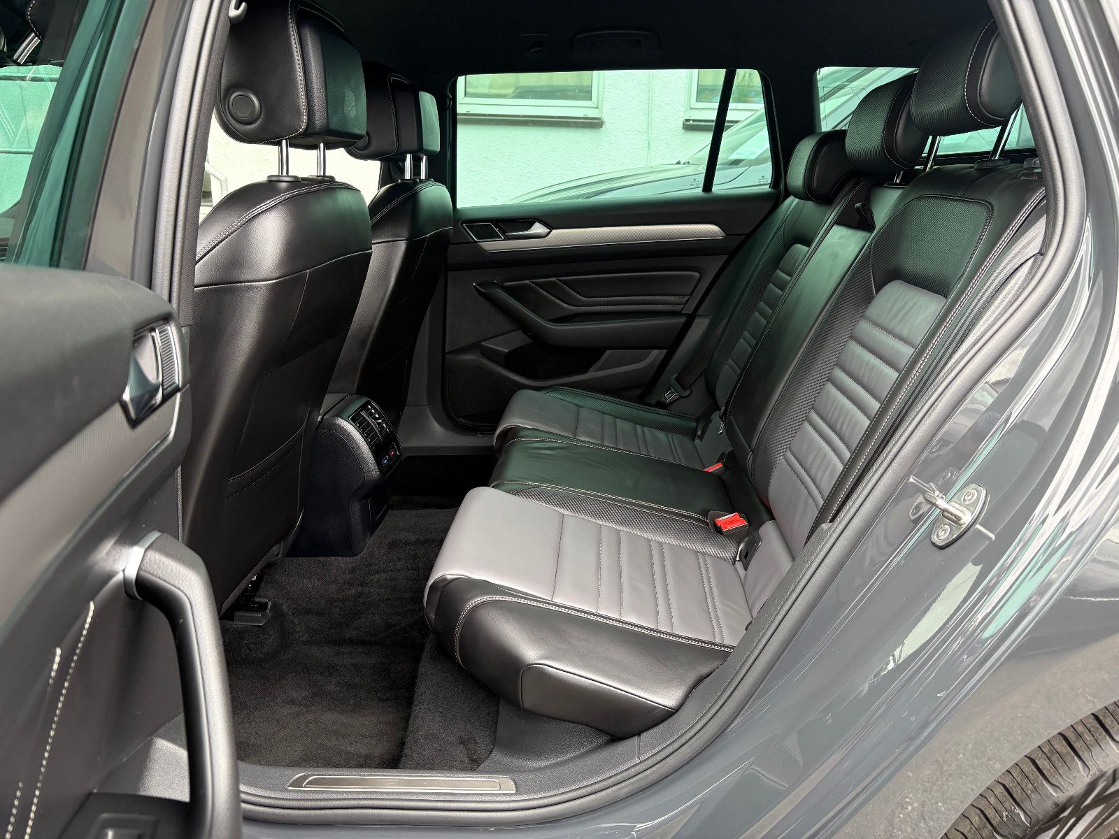 Volkswagen Passat 2.0 TSI DSG Variant 2x R LINE SPORT PAKET